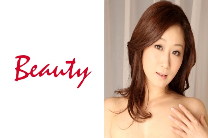 Beauty ゆう 脱下男子的衣服后，一边玩弄着乳头一边接吻。他似乎对女人的身体不习惯，脱下内衣的她张开大脚，把男人的手指引导到了那里。对于“第一次看到”而兴奋的他，他温柔地向我讲解“这里是好吃的东西”。而且对男性稚拙的爱抚也很敏感。