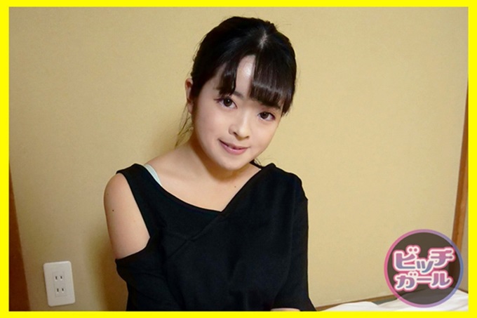 ビッチガール 芽衣(19) 天然J罩杯的19岁现役大学生！这个乳房的形状就不用说了，弹性也很强！真是国宝级，以成为英语教师为目标，英语说得很流利。是以我行我素的性格温和的气氛，不过，一开始做爱就骤变！非常喜欢做爱，完全开启了枪手模式！ ★推荐给喜欢美巨乳的人哦★	