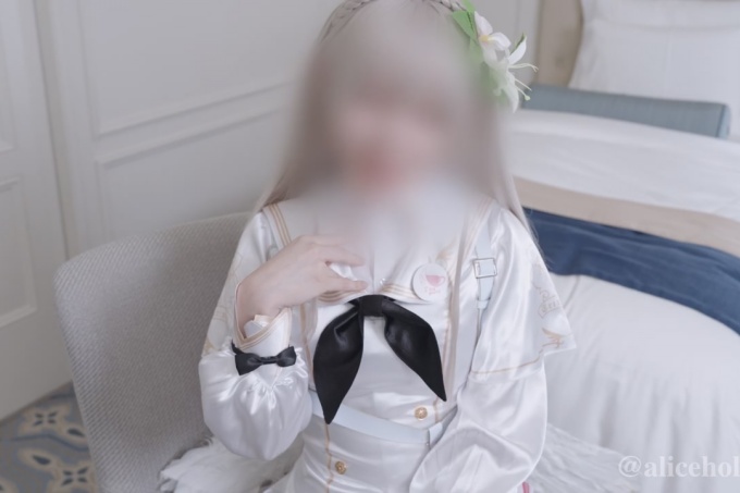 Bu◯Aka Na◯Sa 紧身衣&用透明自慰器挤出精乳。
