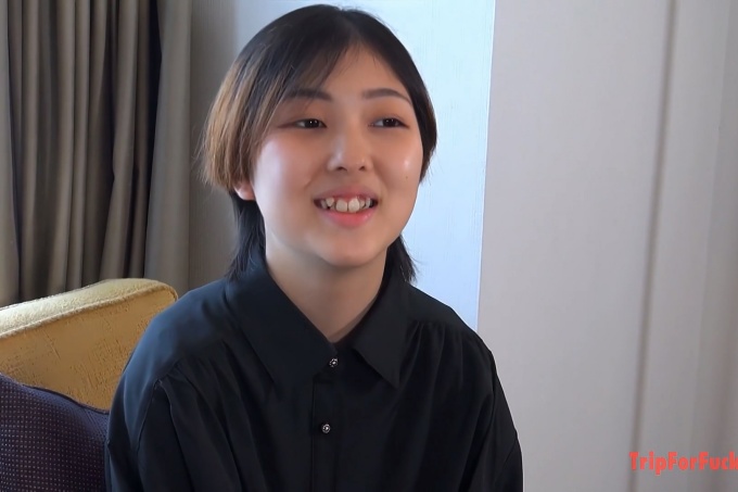 [FC2] (1) 18岁男孩气处女。我和性欲叔叔的初吻，