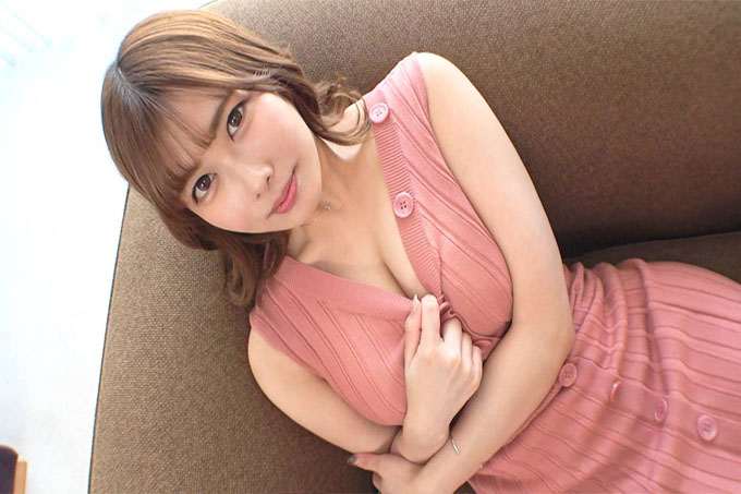 【怒G罩杯】第一次体验迟到20岁,到了30岁都不好意思说“栗子*松鼠”。虽然经验不多,但我会用丰满的G罩杯和认真的态度尽力为你服务,我会是你的小菜...!申请人业余,第一次 AV 拍摄 307