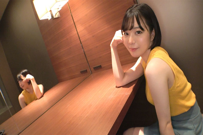 【全身性感带】 只被风抚摸一下就能感受到的敏感身体的娃娃脸女服务员。外面感觉好还是里面好,这取决于一天的心血来潮◯你今天感觉如何?