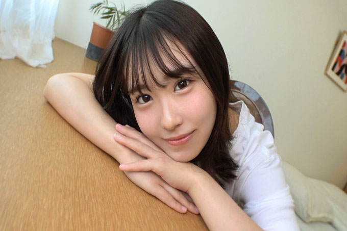 天真极简美少女JD第一次与男友以外的人发生性关系!微笑是尴尬的表现吗?当我把我的鸡巴插入她体内时,她开始发出大声的呻吟声,这是你无法从她最小的身体中想象出来的……