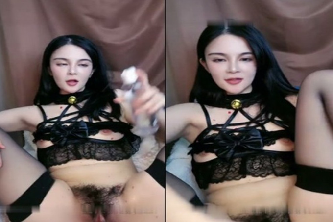 [中文主播外流]高颜质美人娇嗔挖穴，快乐自慰给爹爹们最真实的反馈！